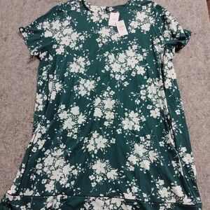 Floral Short-Sleeve Tee Dress in Dark Green and White